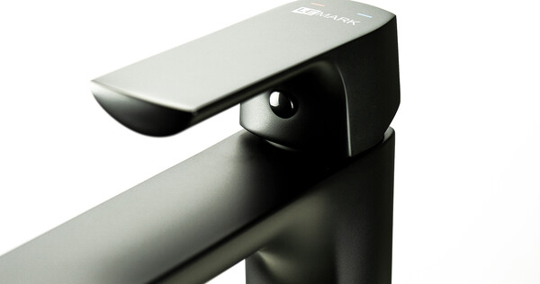 LM7209BL Ursus Смеситель для умывальника высокий монолитный, lдонный клапан Click/Clack, черный LEMARK