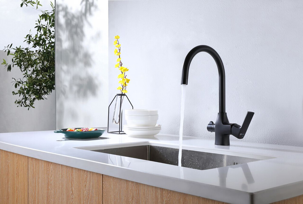 LM7261BL Ursus Смеситель для кухни, с подключением к фильтру питьевой воды, черный LEMARK