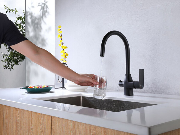 LM7261BL Ursus Смеситель для кухни, с подключением к фильтру питьевой воды, черный LEMARK