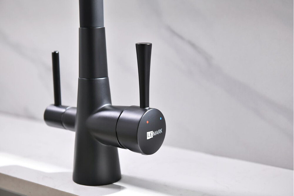 LM3075BL Comfort Смеситель для кухни, с гибким изливом, с подключением к фильтру питьевой воды, черный LEMARK