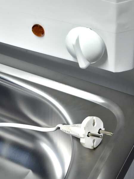 Умывальник "Весна" с ЭВН (мойка Нержавейка 40*50, бак 17л) 1,25кВт белый