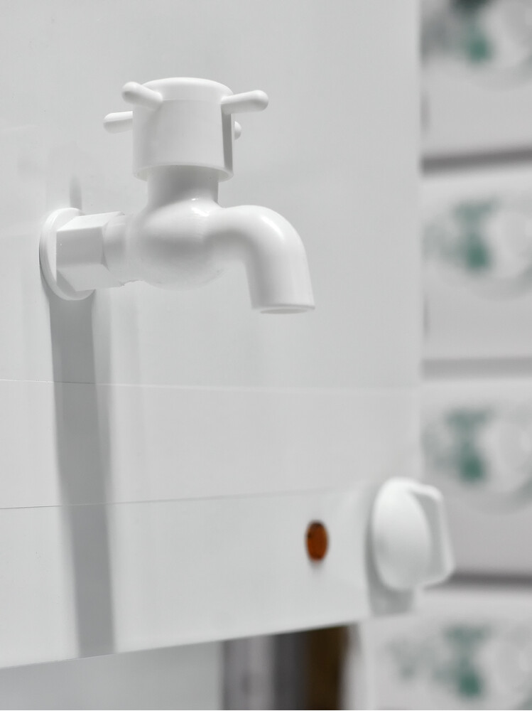 Умывальник "Весна" с ЭВН (мойка Пластик 40*50, бак 17л) 1,25кВт белый