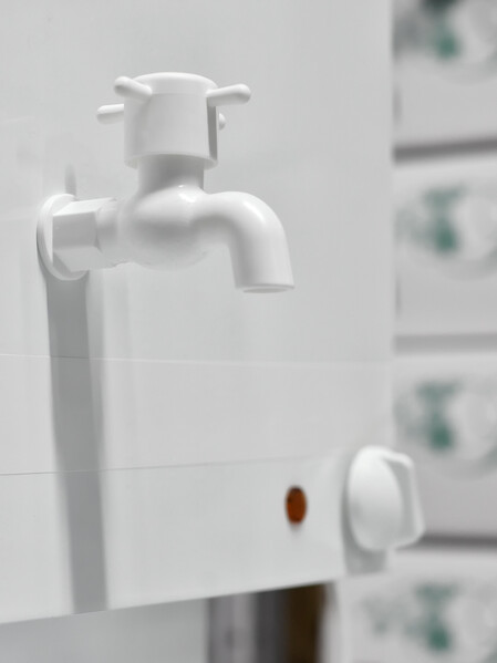 Умывальник "Весна" с ЭВН (мойка Пластик 40*50, бак 17л) 1,25кВт белый