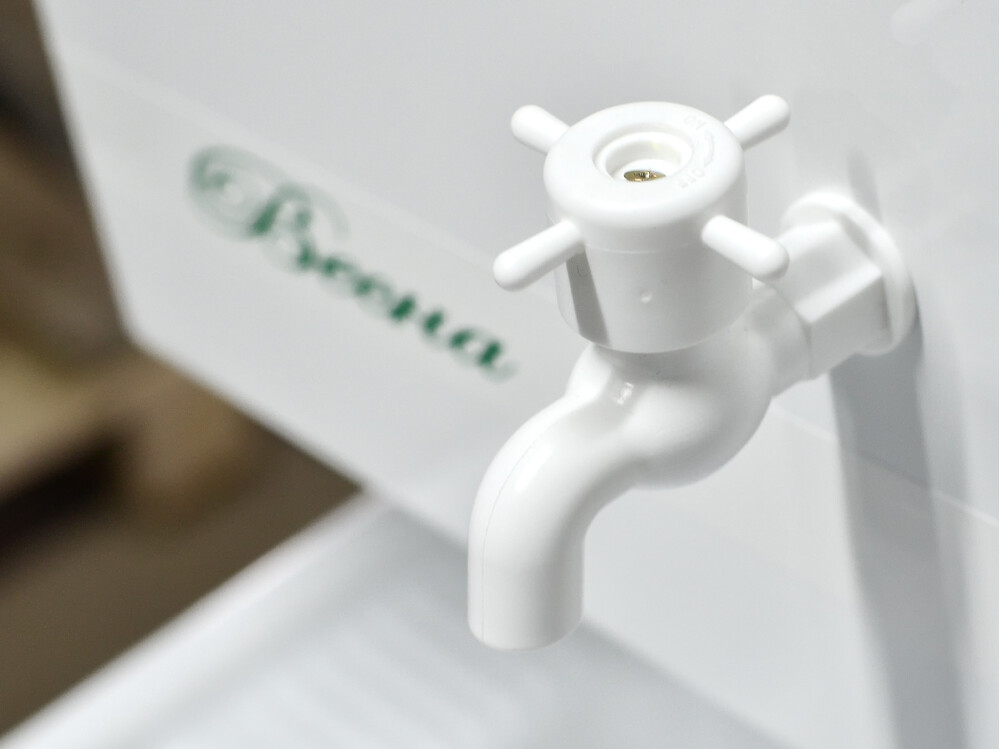 Умывальник "Весна" с ЭВН (мойка Пластик 40*50, бак 17л) 1,25кВт белый