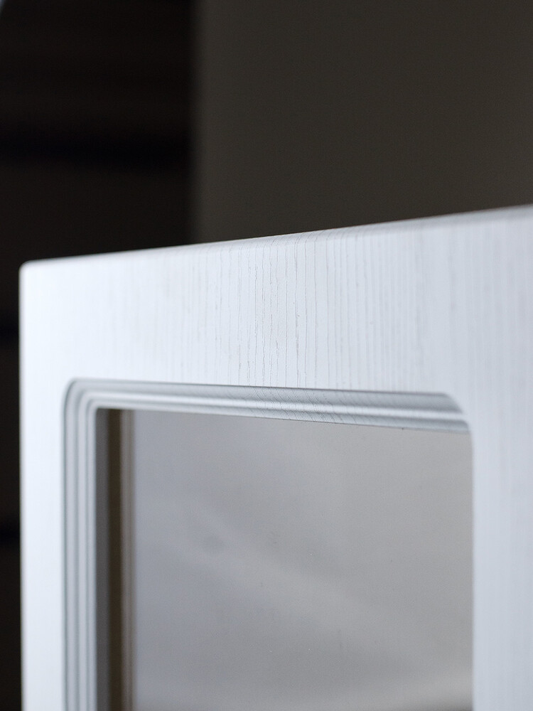 Шкаф для посуды 60 (со стеклом) Ясень Белый фасад МДФ SANTREK HOME