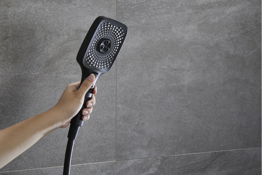 SK-H3145H Смеситель с душевой стойкой SAVOL шар.d 35  на гайке, чёрный