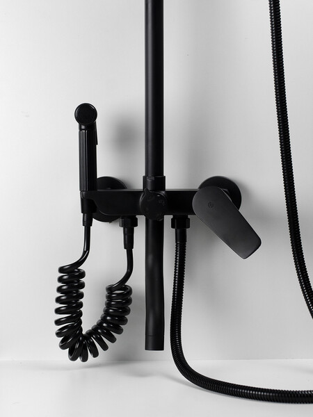  Душевая система SANTREK AQUA-1215 "PRESTIGE" (SAP-1215)  шар. d-35 с верхним душем, смесителем, гигиен лейкой и полочкой (черный)   СНИЖЕНА ЦЕНА !!!