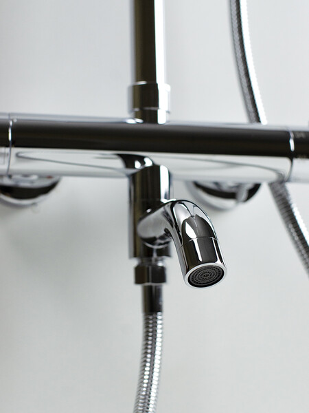 Душевая система SANTREK AQUA-1220 "PRESTIGE" (SAP-1220)  термостатическая, с верхним душем и смесителем (хром) переключение на душ поворотом излива