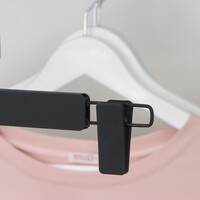 Вешалка для брюк и юбок с зажимами, 31×15 см, покрытие soft-touch, цвет чёрный 1887415