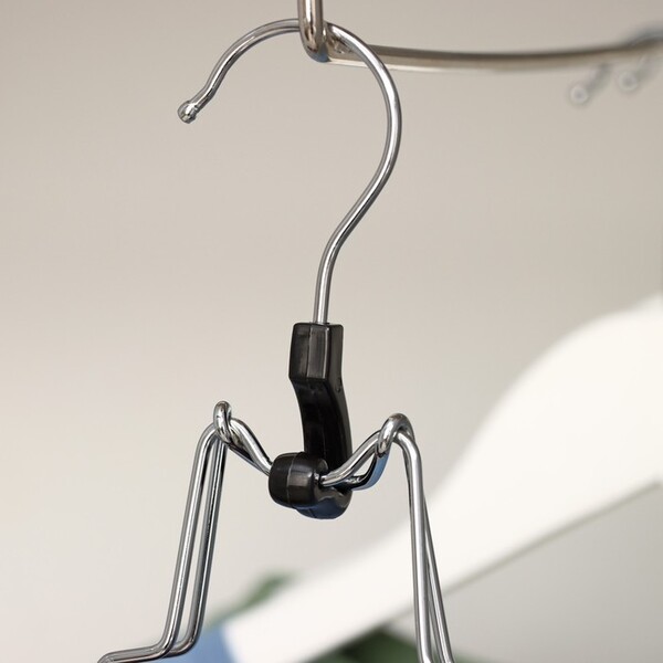 Вешалка для брюк и юбок Доляна, 25×17 см, цвет вишнёвый 565885