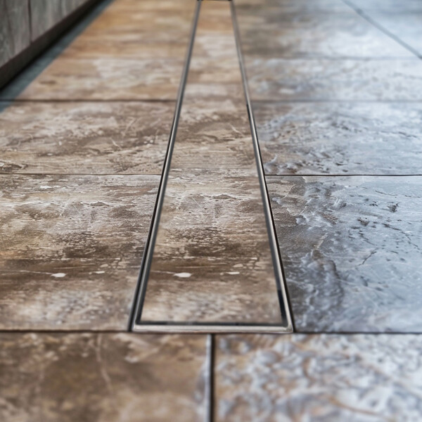 Линейный душевой трап SANTREK  B-70900 нерж 70*900мм (горизонтальный выпуск 360 гр, ф40) (решетка щелевая, под плитку) сухой затвор и гидрозатвор