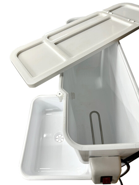 Умывальник навесной Водолей с ЭВН ПЛАСТ. БАЧОК (нерж. мойка 40*50,V-бака 17л.) 1,25кВт СЕРЕБРО, кран пластик (2 места)