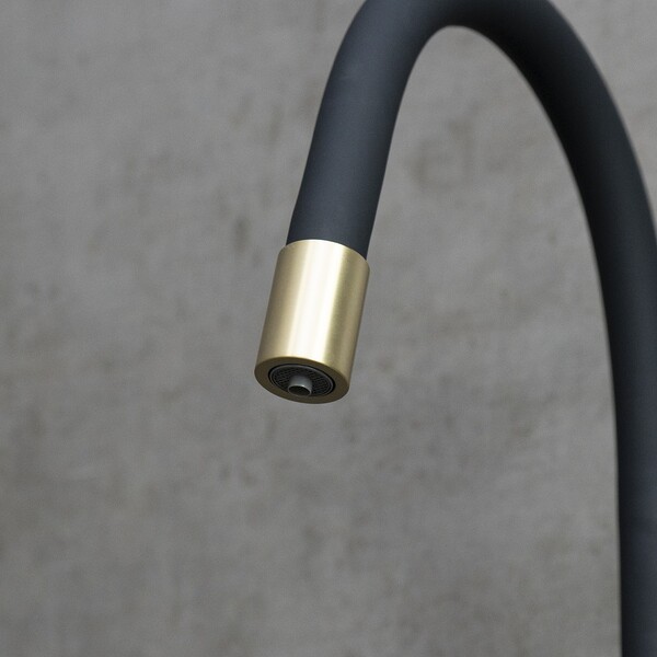 LM5083LGN-Black Expert Смеситель для кухни, с гибким изливом, с подключением к фильтру питьевой воды, светлое золото нано/черный LEMARK