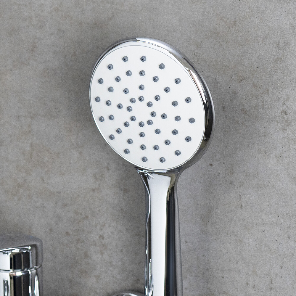 LM11414C Verba Смеситель для ванны с коротким изливом, дивертор с кер. пласт., с аксессуарами, хром LEMARK								