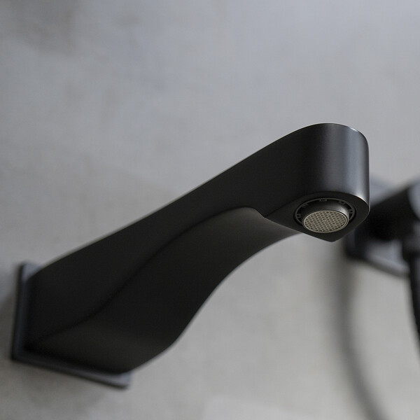 LM7242BL Ursus Смеситель термостатический для ванны и душа, встраиваемый, с доп. 1-ф. лейкой, черный LEMARK