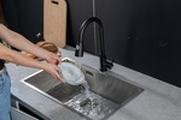 60991-6 Смеситель Кухня Frap d-35 с выдвижной лейкой (черный)