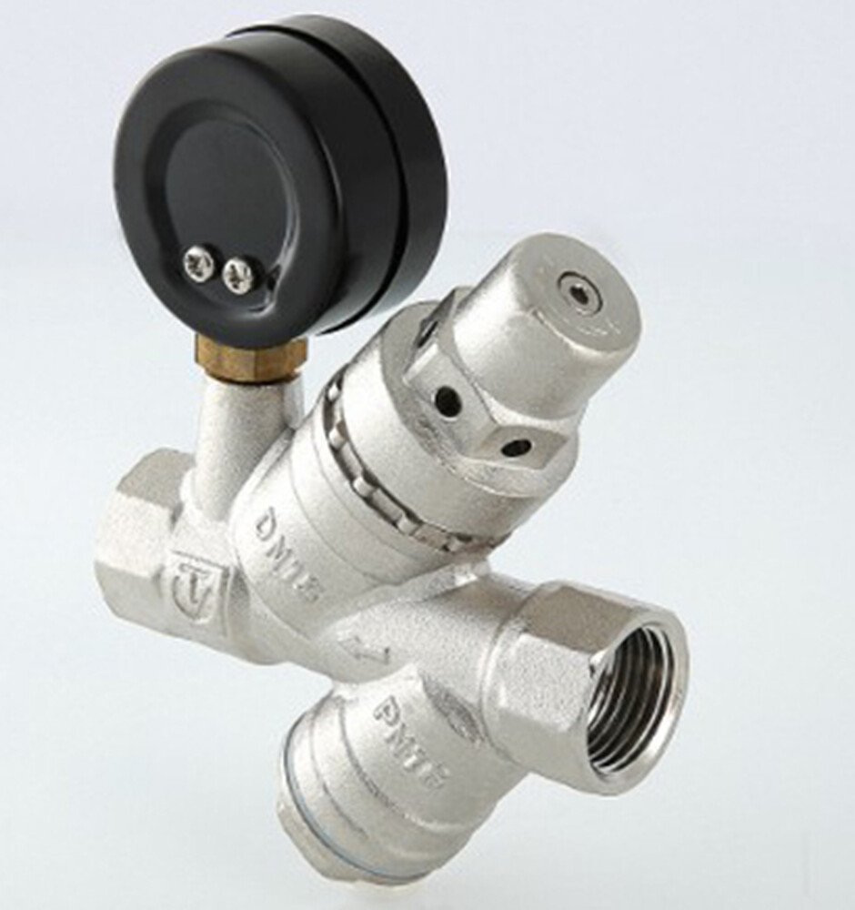 Редуктор давления VALTEC с фильтром и манометром, от 2 до 5 бар 1/2" (VT.082.N.4)