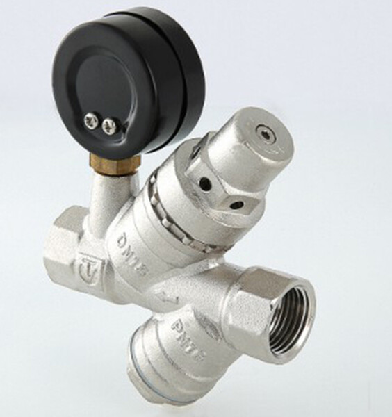 Редуктор давления VALTEC с фильтром и манометром, от 2 до 5 бар 1/2" (VT.082.N.4)