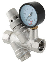 Редуктор давления VALTEC с фильтром и манометром, от 2 до 5 бар 1/2" (VT.082.N.4)