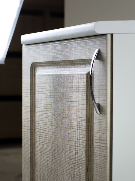 Рабочий стол угловой 85*85 (1 дверь) Сакура фасад МДФ столешница цвет (САХАРА) SANTREK HOME