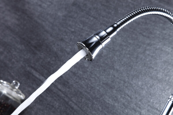 LM0413C Linara Смеситель для кухни, с гибким изливом и 2х-функциональным аэратором, хром LEMARK