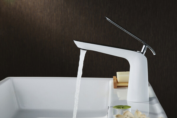 LM4906CW Melange Смеситель для умывальника монолитный, хром/белый LEMARK