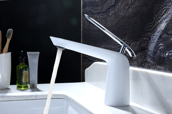 LM4906CW Melange Смеситель для умывальника монолитный, хром/белый LEMARK