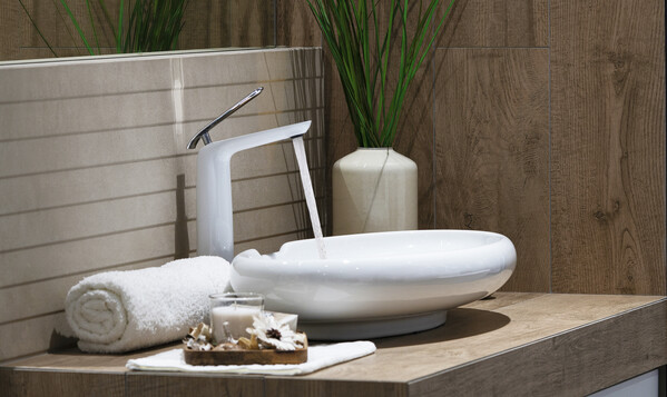 LM4909CW Melange Смеситель для умывальника высокий, монолитный, хром/белый LEMARK